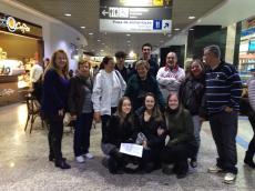 Se despedindo dos familiares no Aeroporto em Porto Alegre.