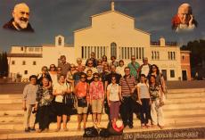 Grupo na terra de São Frei Pio