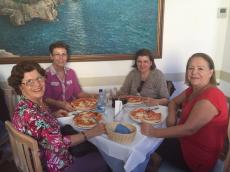 Pizza no almoço em Capri.