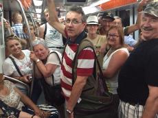 No metrô.