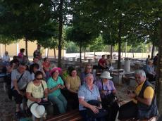 Rezando o terço em Medjugorje.