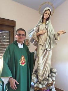 Com Nossa Senhora de Medjugorje.