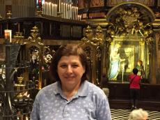 Em frente a imagem de N. Sra de Caravaggio.