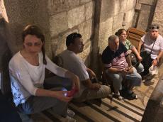 Missa na gruta na Igreja da Natividade.