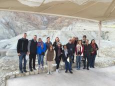 Em Qumran.