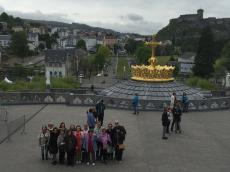 No topo da Basílica do Rosário em Lourdes 
