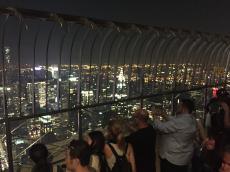 Vista noturna do alto do Empire State Building