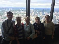 No alto da CN Tower