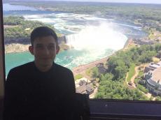 No alto da Torre de Niágara Falls