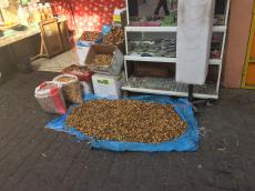 Nozes a venda na Medina de Marrakech 