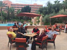No Bar da piscina de nosso hotel em Marrakech 
