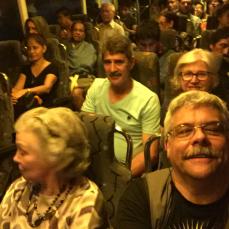 Andando de ônibus urbano em Acapulco
