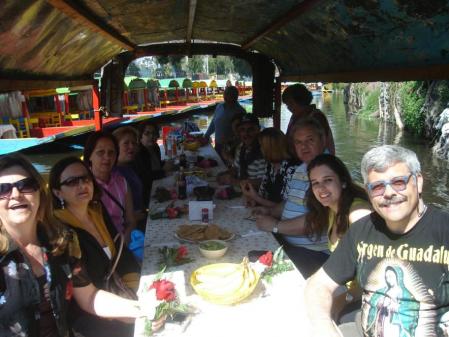 Passeio de barco com almoço em Xochimilco.