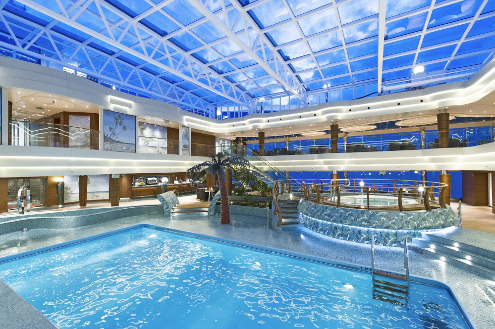 MSC Preziosa â€“ Piscina
