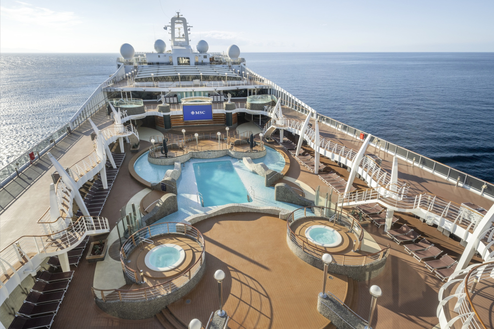 Piscina do MSC Divina